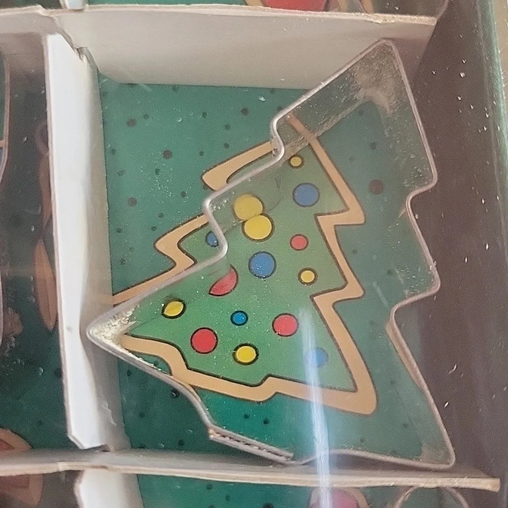 9 Vtg Mini Cookie Cutters Metal Snowman Tree Star Bell Teddy Bear Holly Sock Man